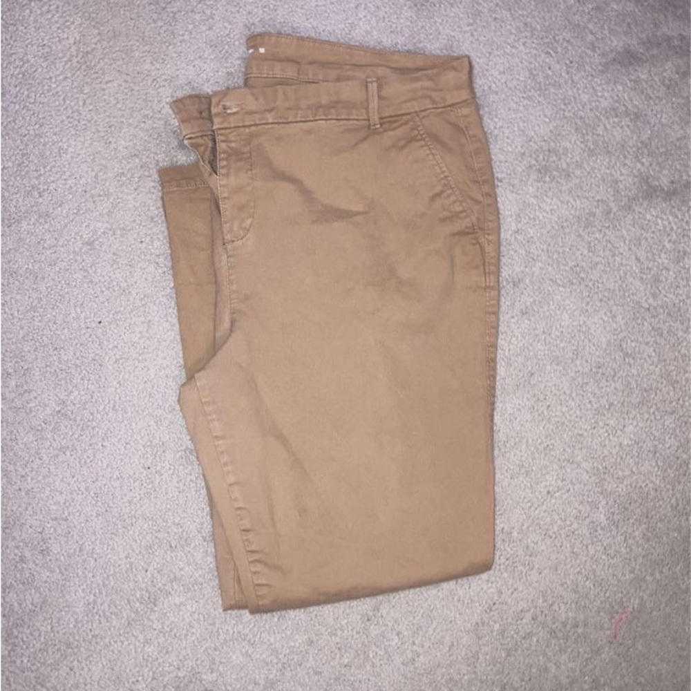 Women’s khaki pants